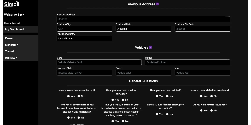 Manager configuring a rental application form